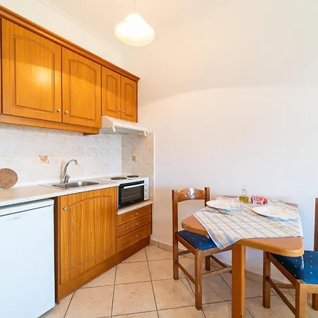 Giannis 13 Apartament *